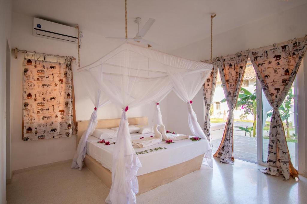 Rafiki Jua Resort วาตามู ภายนอก รูปภาพ