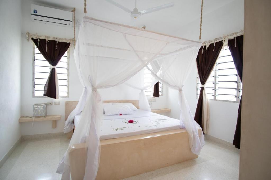 Rafiki Jua Resort วาตามู ภายนอก รูปภาพ